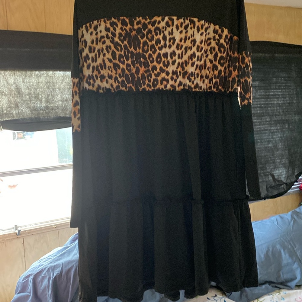Leopard and black size XL dress, very flowery.